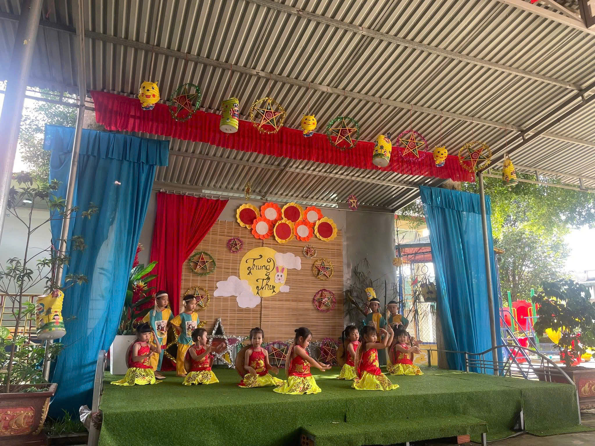 Bé vui trung thu Bé vui trung thu